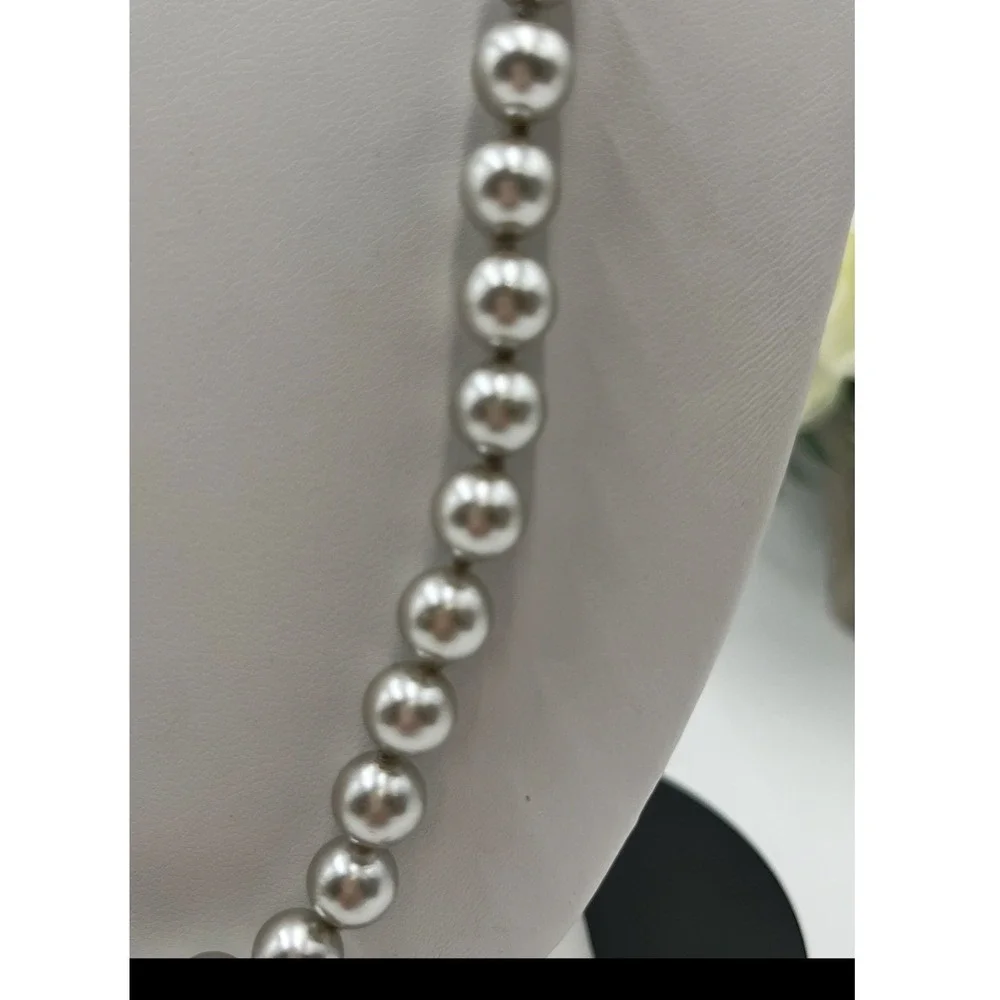 Marvella Vintage Light Gray Faux Glass Pearl Single Strand Classic‎ Necklace 23